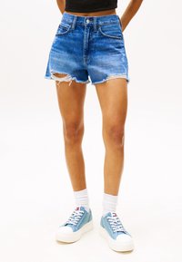 Tommy Jeans - HOT PANT - Denim shorts - denim dark Thumbnail Image 1