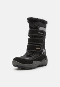 Zwarte winterlaars met synthetisch bovenwerk, bontafwerking, drie klittenbandsluitingen, grijze accenten en sterdetail. Rubberen zool biedt grip.
