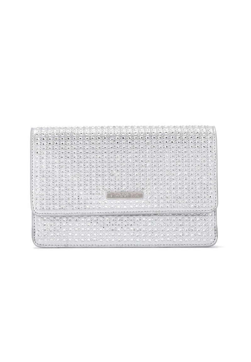 Borsa a mano argento con superficie testurizzata, adornata con brillanti strass, dotata di chiusura a patta e un'etichetta del marchio sul davanti.