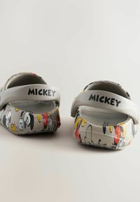 Next REGULAR FIT - MICKEY MOUSE WITH BACK STRAP - Sandales - grey