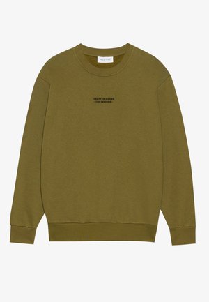 Olivengrøn sweatshirt lavet af blødt stof, med rund hals, ribbede manchetter og et lille sort trykt logo på fronten.
