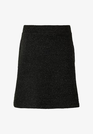 Czarna spódnica o teksturowanym wykończeniu, z prostą sylwetką i średnim stanem. Brak widocznych zapięć i kieszeni.