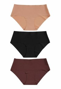 Drie paar damesondergoed in nude, zwart en donkerbruin. Gemaakt van gladde stof, met volledige bedekking en een naadloos ontwerp.