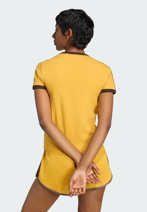 adidas SLIM T-SHIRT - Print T-shirt - preloved yellow aurora coffee — photo 2