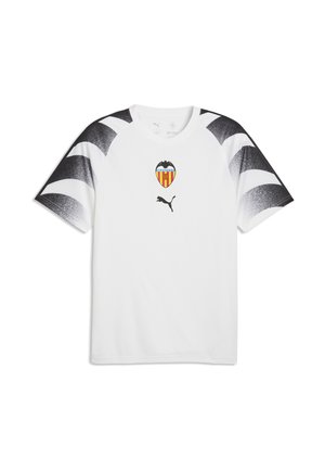Biała sportowa koszulka z krótkim rękawem z czarnymi gradientowymi paskami na ramionach i rękawach, logo Valencia CF nad czarnym logo Puma na piersi.