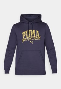 Marineblå hættetrøje lavet af bomuldsblanding, med en frontlomme og et gult slidt tryk, der står "PUMA sports club."