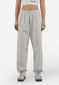 Unselected, gray