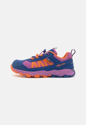 KIDS TRONFJELL HIKER LOW - Outdoorschoenen - violet blue/mallow pink/papaya