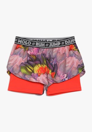 Pantalones cortos coloridos con un patrón floral en tonos de rosa, morado y verde. Pantalones cortos interiores rojos, cinturilla elástica con detalles en texto.