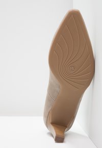 Peter Kaiser Klassieke pumps - taupe