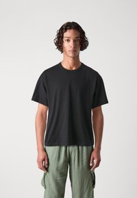 Jack & Jones JORHAWTHORNE BLANKS BIND CROPPED TEE - Tricou basic - black