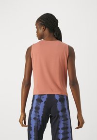 Yogasearcher TWISTED - Top - cedar