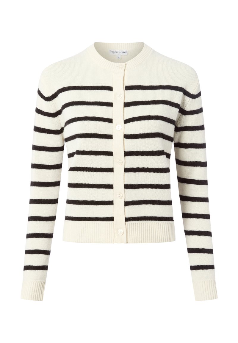 Creme gebreide cardigan met zwarte horizontale strepen, lange mouwen, ribgebreide manchetten en zoom, en een knoopsluiting aan de voorkant.