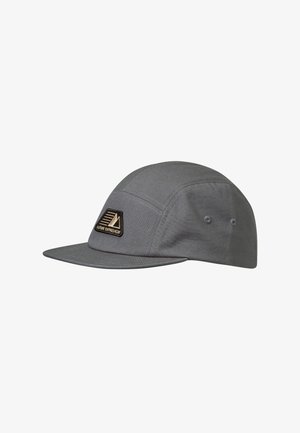 Cappello grigio a cinque pannelli con visiera piatta, caratterizzato da una toppa nera e dorata con la scritta "Alpine Enthusiasm" sul pannello anteriore sinistro.