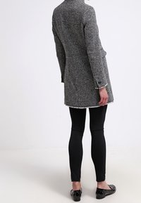 Sisley Halflange jas - black