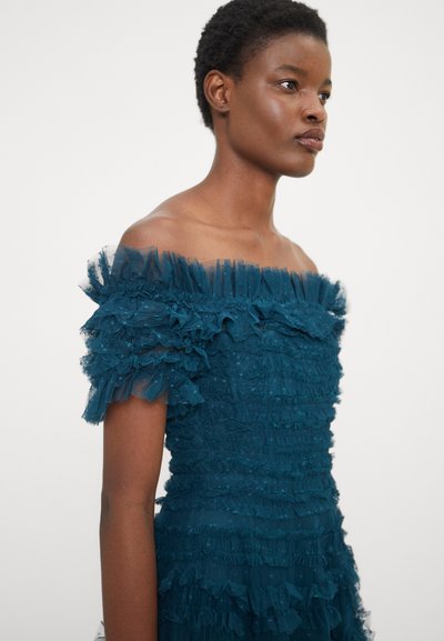 Needle & Thread LISETTE RUFFLE OFF SHOULDER GOWN - Iltapuku - emerald