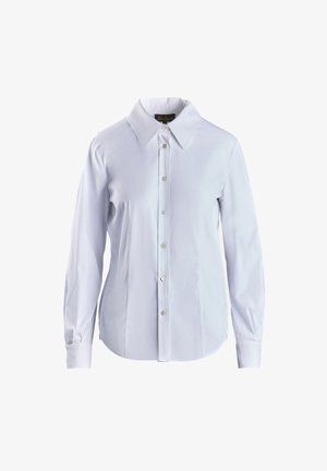 Camicia bianca a maniche lunghe con colletto, caratterizzata da una texture liscia e sei bottoni argentati lungo la parte frontale.