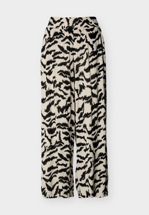 Wijd uitlopende broek met elastische tailleband, met een zwart-wit abstract tijgerstreepjespatroon.
