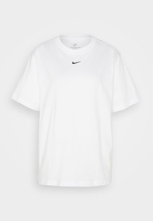 Balta medvilnė marškinėliai su apvaliu iškirpimu, trumpomis rankovėmis ir juodu Nike logotipu spausdintu centrinėje krūtinės dalyje. Paprastas ir klasikinis dizainas.