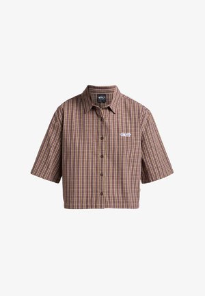 Καρό πουκάμισο με κοντά μανίκια σε καφέ και μωβ χρώμα, με γιακά και μικρό άσπρο λογότυπο στο αριστερό μέρος του στήθους.