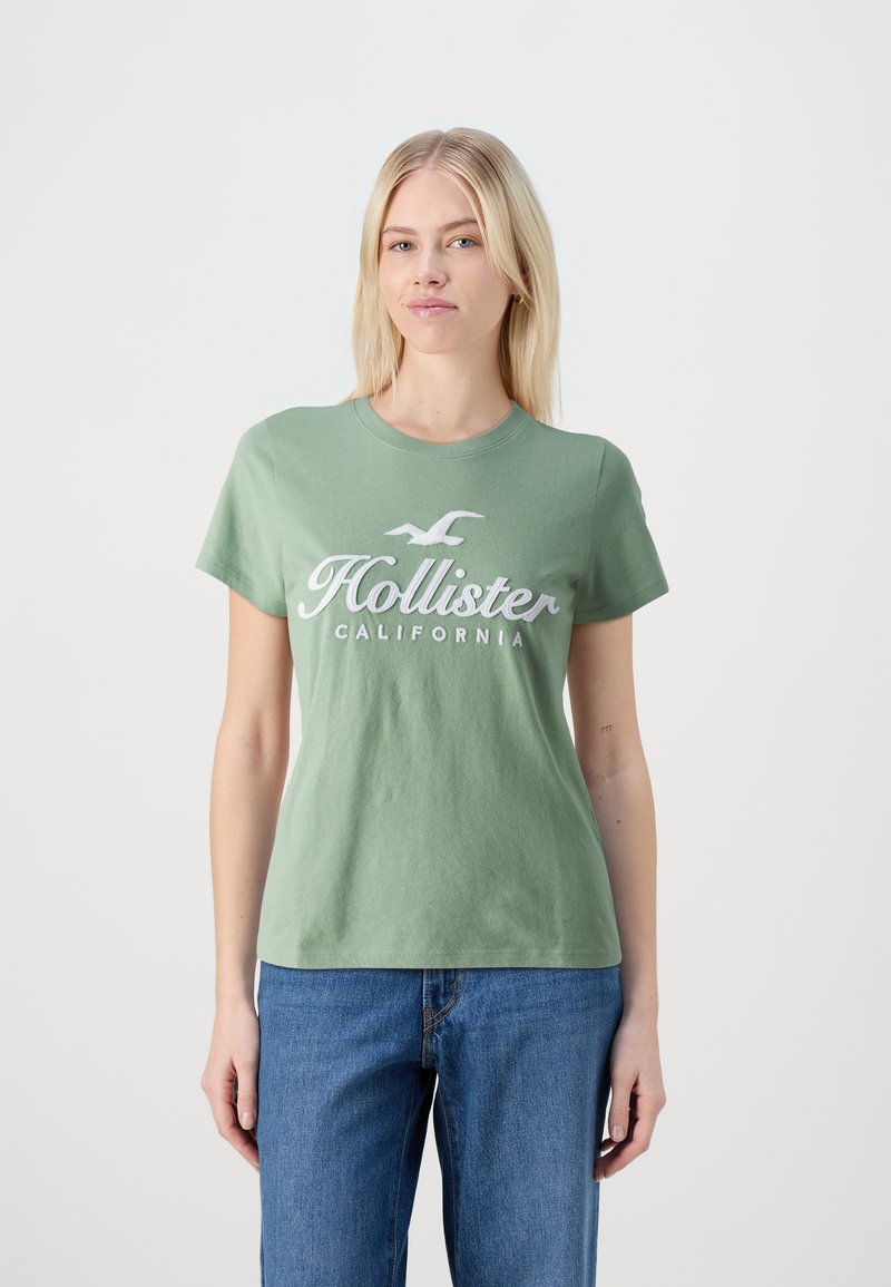 Hollister Co. TECH CORE - Trükipildiga T-särk - green bay