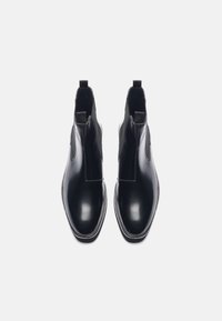 Zign LEATHER - Klassikalised poolsaapad - black