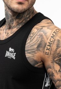 Lonsdale SINGLET NORMALE PASSFORM CLOUSTA - Top - black white