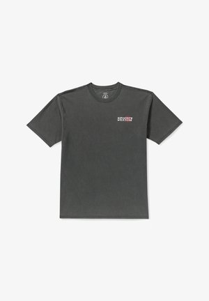 T-shirt en coton gris avec un col rond, des manches courtes et un petit logo à l'avant. Il présente une coupe décontractée et un design minimaliste.