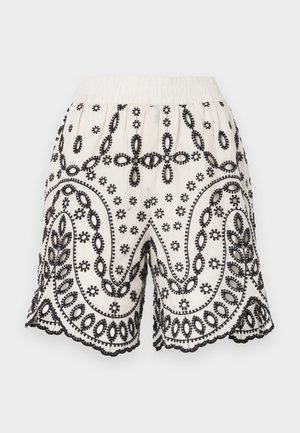 Bijele kratke hlače od tkanine s složenim crnim vezenjima, koja prikazuju cvjetne i paisley uzorke, elastičnu liniju struka i valovite ivice.