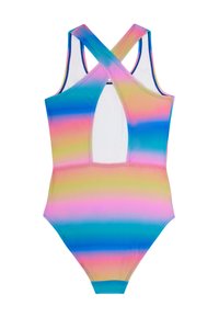 Maillot de bain une pièce avec un design à dos croisé, des rayures dégradées dans des teintes de bleu, rose et vert, et une coupe haute au niveau des jambes.