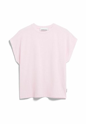 Lichtroze T-shirt met korte mouwen en ronde hals, losse pasvorm en klein merklabeltje dicht bij de kraag en zoom.