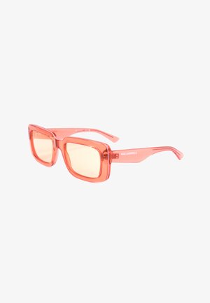 Occhiali da sole rettangolari arancioni traslucidi con lenti leggermente colorate e marchio "Karl Lagerfeld" sull'asta.