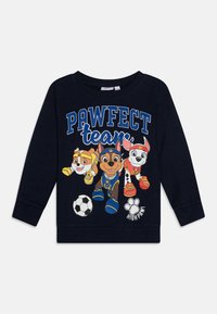 Námornícké mikina se čtyřmi kreslenými štěňaty v sportovním oblečení, se textem "PAWfect tým" a grafikou fotbalového míče.