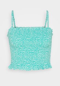 Tyrkysový cropped top s tenkými ramínky, vyrobený z texturované látky s malými bílými květinovými vzory a volánkovým lemem.