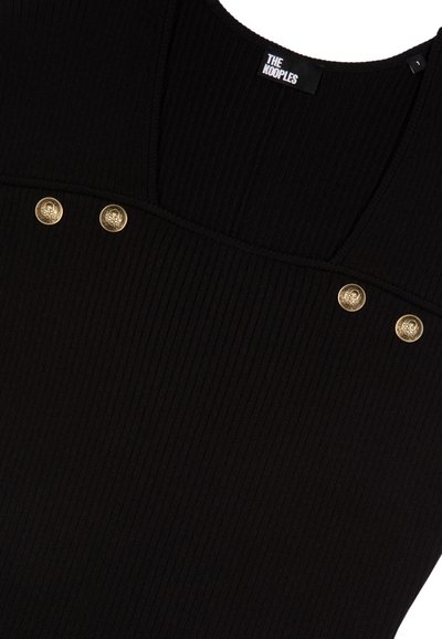 Zwarte geribde tanktop met een v-halslijn en decoratieve gouden knopen aan de voorkant. Het materiaal lijkt rekbaar en gestructureerd.