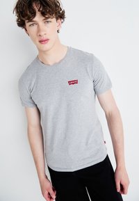 Levi's® GRAPHIC TEES 3 PACK - T-shirt basique - white/medium heather grey/dress blues