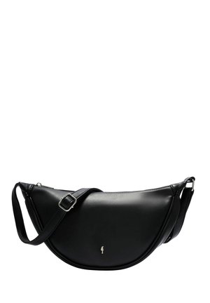 Czarna skórzana torebka na ramię w kształcie półksiężyca z regulowanym paskiem i małym, srebrnym logo na środku przodu.