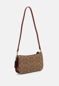 COACH SIGNATURE PENN - Torbica - tan rust