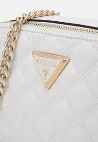 Guess GIULLY  biały