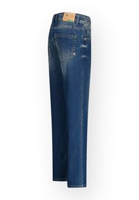 Jean en denim bleu avec une coupe droite, présentant une étiquette en cuir à la taille et des poches arrière, avec un léger effet délavé sur le tissu.