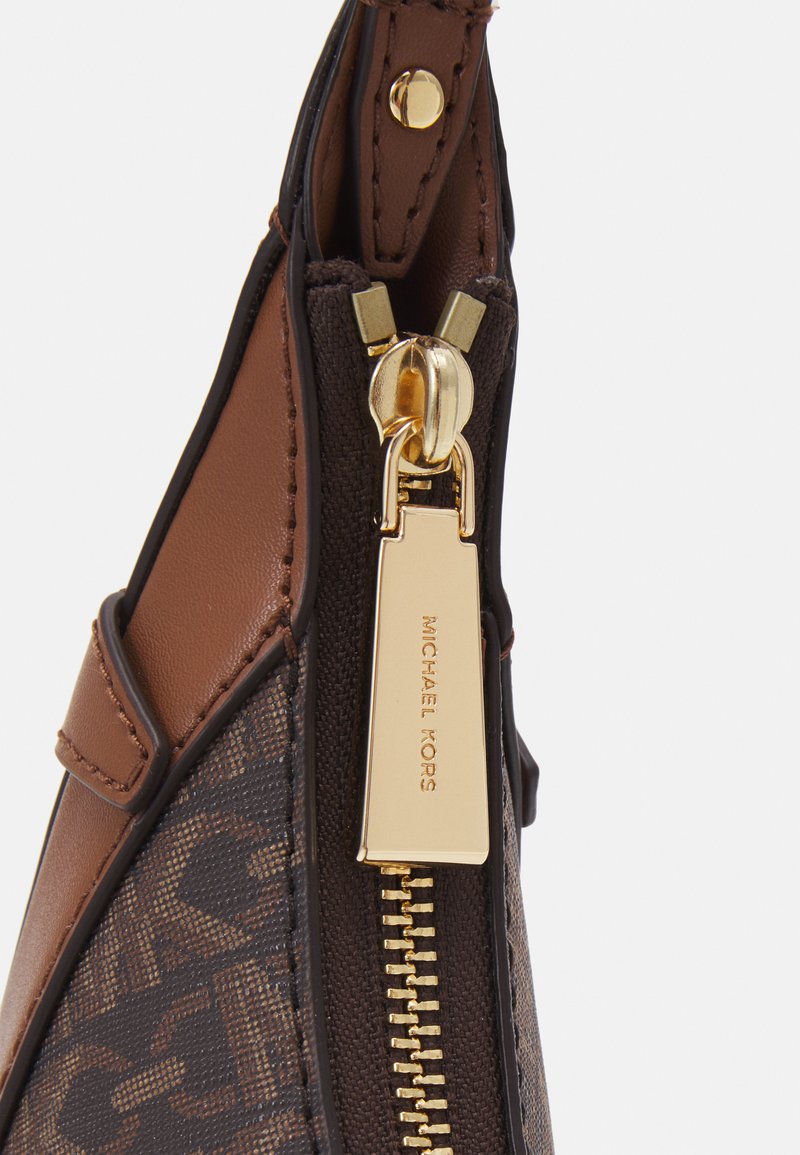 MICHAEL Michael Kors PRESTON CRESCENT Borsa a mano brown/acorn