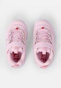 Baskets de sport roses avec tige en mesh et en cuir synthétique, fermeture à lacets et Velcro, col rembourré, semelle en caoutchouc texturé, avec logo.