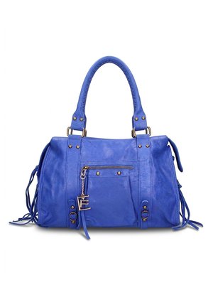 Blaue Lederhandtasche mit doppelten Griffen, Front-Reißverschlusstasche, goldfarbenen Nieten, Ringen und hängendem Buchstaben-Anhänger.