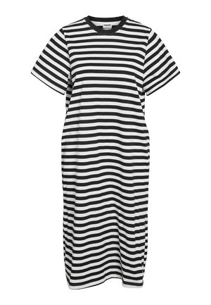 Svart og hvit midi-kjole med horisontale striper, kortermet, rund hals og ledig passform.