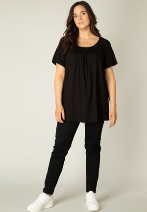 BASE LEVEL CURVY YOKIA - T-Shirt basic - black