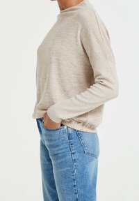 OPUS Stickad tröja - beige