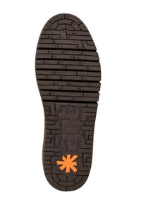 Sort gummisko sål med teksturerede mønstre og riller. Har et orange stjerneemblem ved hælen.