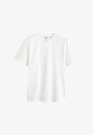 Camiseta de algodón blanca con cuello redondo, mangas cortas y un corte relajado. Textura suave y sin patrones o acentos visibles.