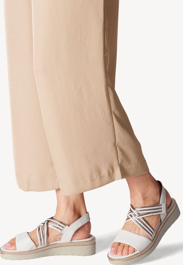 COMFORT  - Keilsandalette