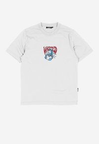 Bílá bavlněná tričko s krátkým rukávem, které má modrou grafiku škorpiona s červeným textem "WASTED", kulatý výstřih a volnější střih.